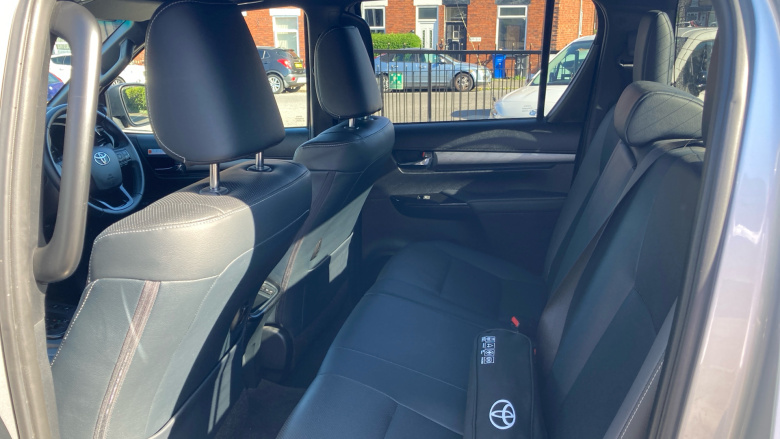Toyota Hilux Diesel Invincible X D/Cab Pick Up 2.8 D-4D Auto